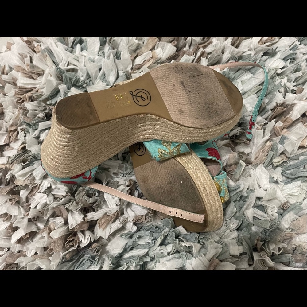 Shoes - Picture 3 of 4